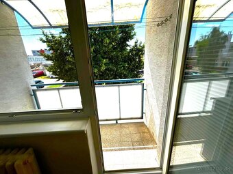 Prenájom slnečný 2-izbový TEHLOVÝ byt s loggiou, nezariadený - 9