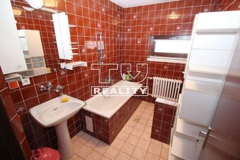 REZERVOVANÝ Na predaj dvojpodlažný RD Prievidza - 9