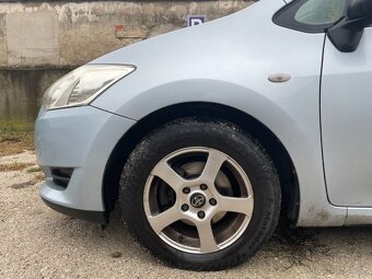 Toyota Auris 1.4 2008 - 9