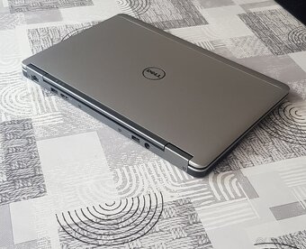 DELL LATITUDE E7240 - 9