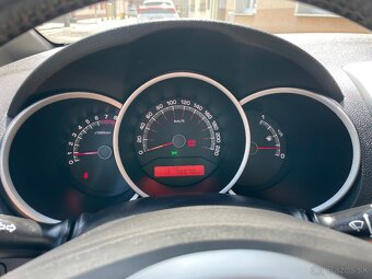 Kia Venga 1.4 benzin - 9