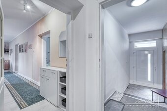5-izbový rodinný dom s dvomi garážami v obci Špačince - 9