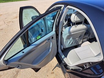 Mercedes Benz C - 9