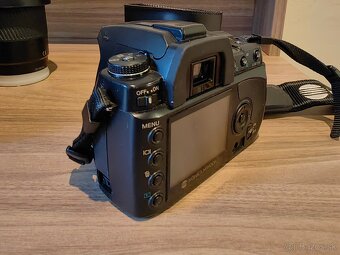 Konica Minolta Dynax 5D dva objektívy + príslušenstvo - 9