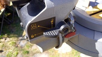 pokosová píla DEWALT DW718 - QS a stôl DE7023 - 9