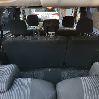 Dacia Logan 7 miestna - 9