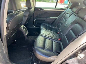 Škoda Superb 2.0 TDI DSG 2011 - 9
