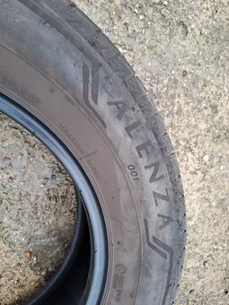 Bridgestone Alenza 225/65/17 102H - 9