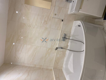 zariadený 1.5 izbový byt po čiastočnej rekonštrukcii - 9