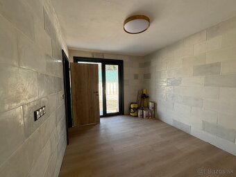 Krásny pozemok s domom vo Veľkom Ďure - 9