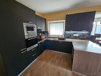 Veľmi pekný 4 izbový rodinný dom s pozemkom 685 m2... - 9