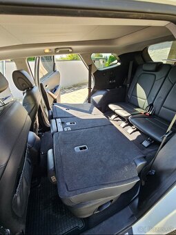 Hyundai Grand Santa Fe - 9