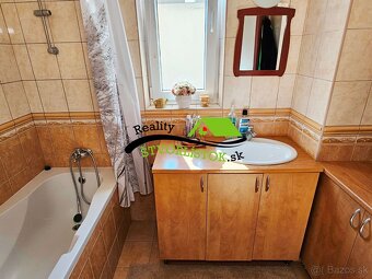 Na predaj: Priestranný rodinný dom v obci Jablonica, okres S - 9