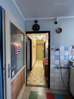 2 izbový tehlový byt, 64 m2 + lodžia, vlastné kúrenie, Zlato - 9