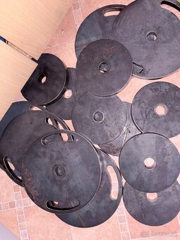 Predám benchpress lavičku, kladkostroj a scottovú lavičku - 9