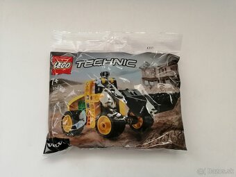 Nabízím stavebnice Lego Technic NOVÉ - 9