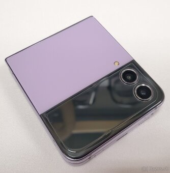 Samsung Galaxy Z Flip 4 - 9