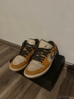 Air Jordan 1 Low SE “Light Curry” - 9