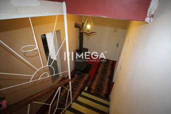 Na predaj rodinný dom s veľkým potenciálom blízko mesta Hume - 9