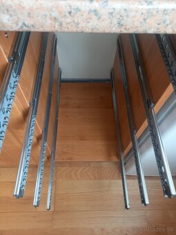 Kuchynská linka + veľká skrinka - 9