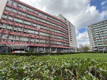 Na prenájom štýlový 2-izbový byt s veľkým balkónom a dvojgar - 9