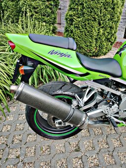 Kawasaki Ninja-ZX9R - 9