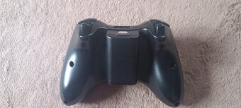 Rozpredám xbox360 slim E - 9