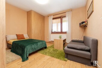 JEDINEČNÝ 5 IZBOVÝ RODINNÝ DOM S BAZÉNOM A KRÁSNOU ZÁHRADOU - 9