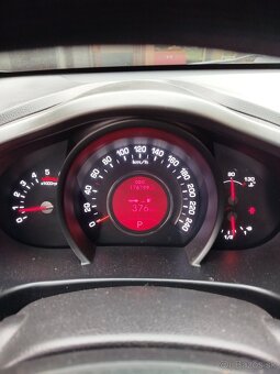 Kia Sportage 2,0 nafta 4x4 - 9