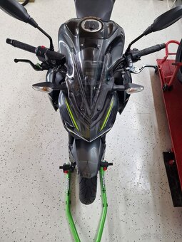 Kawasaki Z900 - 9