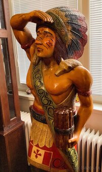 Stará dřevěná socha Indiána 180cm - 9