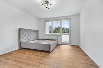 NA PREDAJ VEĽKÝ 3-IZBOVÝ BYT, KOMPLETNÁ REK., PETRŽALKA - 9