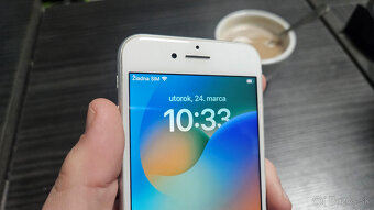 Apple iPhone 8 - na diely, alebo opravu - 9