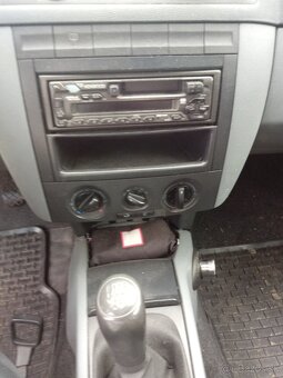Fabia 1.2 htp,klíma chladí,velmi dobrý stav - 9