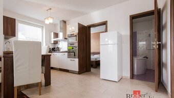 BEŠEŇOVÁ / Predaj apartmánového domu / 2 samostatné jednotky - 9