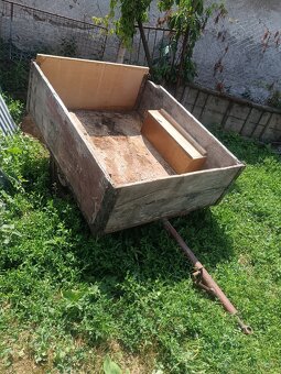 Traktor domácej výroby a vozík. - 9
