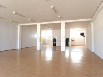 Obchodný priestor 240 m² s parkovacími miestami - 9