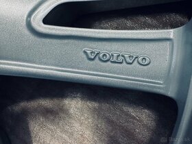 Originál zimní kolesa R18 Volvo XC40 - 9