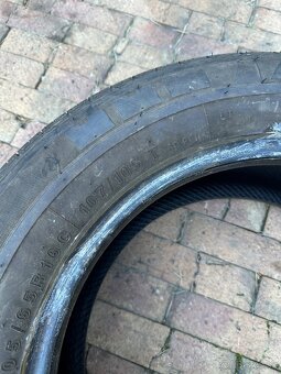 Predám 2 ks pneumatík 205/65 R16C a disk Vivaro, Trafic - 9