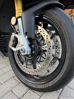 Aprilia RSV4 1099 cm3 2023 - 9