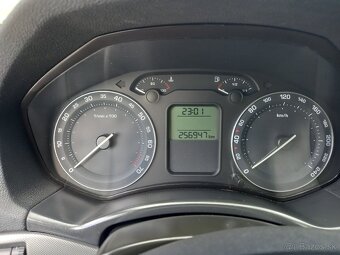 Škoda Octavia 1,6 benzín - 9