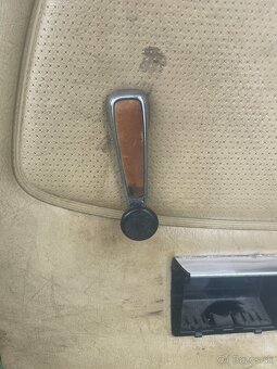 Predám hnedé zadné pravé dvere – Mercedes W123 - piano - 9