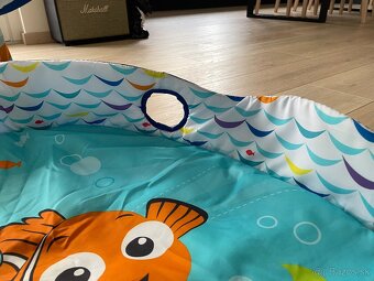 Svetelná a zvuková hrazdička pre babätko - Hľadá sa Nemo - 9