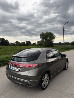 Honda Civic 5DR 1.8 - 9