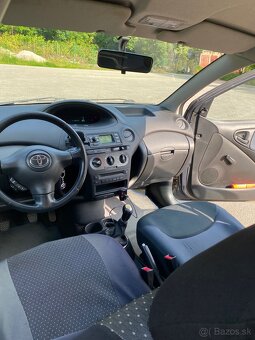 Toyota Yaris 1.0 - 9