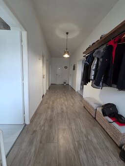 EXKLUZÍVNA PONUKA : Priestranný rodinný dom s garážou , obkl - 9