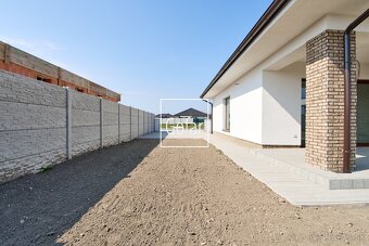 Veľký 4i samostatný RD +4xparking DS - 9