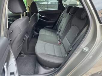 Hyundai i30 CW 1.5 T-GDi mHEV Family DCT - 9