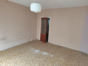 2,5 IZBOVÝ BYT NA PREDAJ V PÔVODNOM STAVE - 9