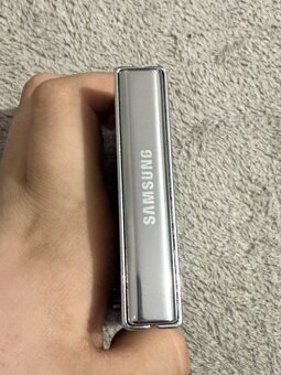 Predám Samsung Galaxy Z Flip 5 8GB Ram 512gb - 9
